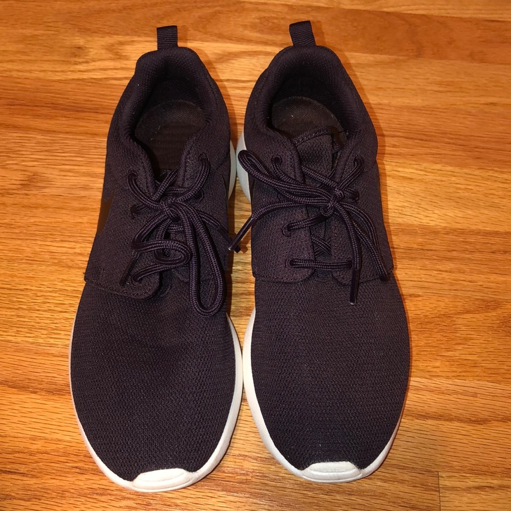 Nike Women’s Rosche Sneakers